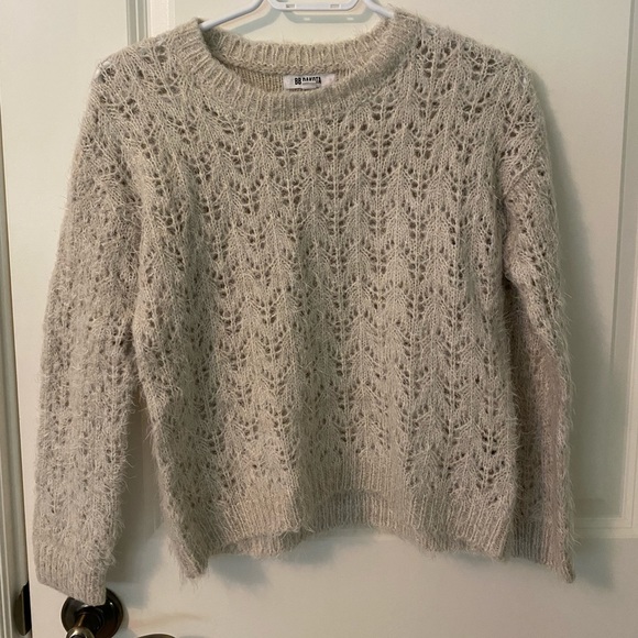BB Dakota Sweater - Picture 1 of 1